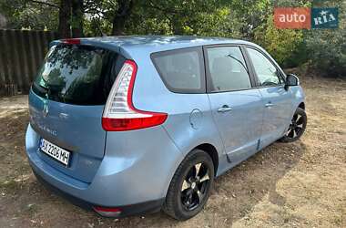 Минивэн Renault Grand Scenic 2011 в 