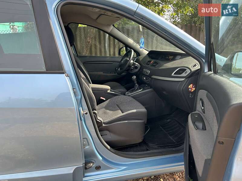 Минивэн Renault Grand Scenic 2011 в Лозовой