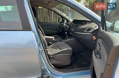 Минивэн Renault Grand Scenic 2011 в 