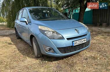 Минивэн Renault Grand Scenic 2011 в 