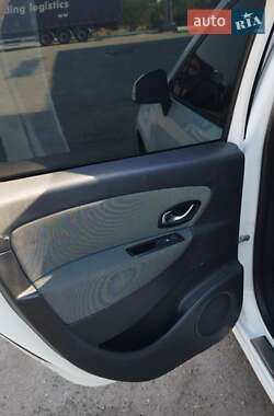 Минивэн Renault Grand Scenic 2011 в 