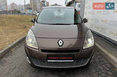 Минивэн Renault Grand Scenic 2010 в 