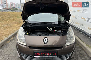 Минивэн Renault Grand Scenic 2010 в 