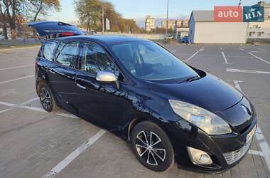 Минивэн Renault Grand Scenic 2010 в 