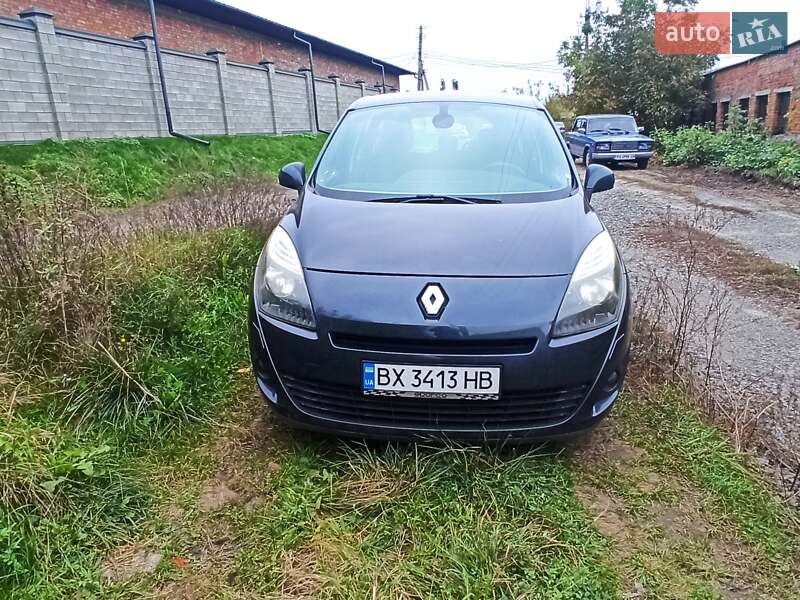 Минивэн Renault Grand Scenic 2010 в 