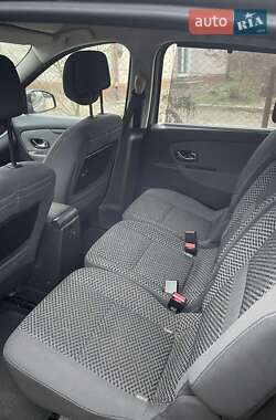 Минивэн Renault Grand Scenic 2011 в 