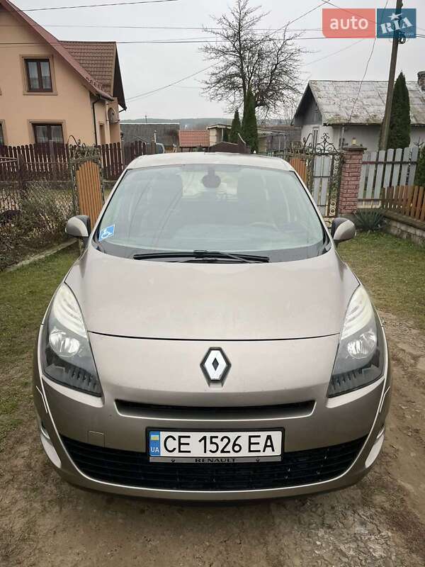 Минивэн Renault Grand Scenic 2011 в 