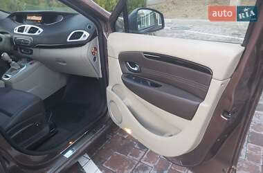 Минивэн Renault Grand Scenic 2009 в 