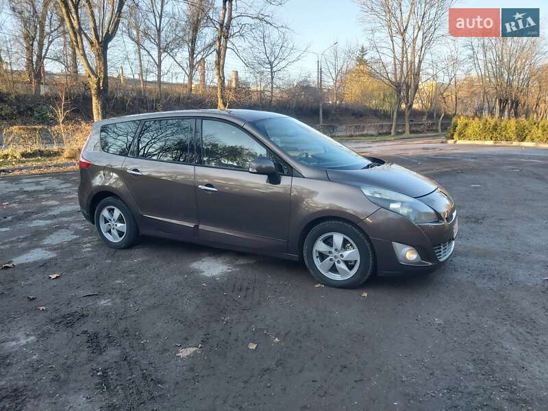 Минивэн Renault Grand Scenic 2009 в 