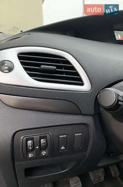 Минивэн Renault Grand Scenic 2010 в 