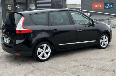 Минивэн Renault Grand Scenic 2012 в 