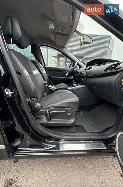 Минивэн Renault Grand Scenic 2012 в 