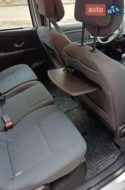 Минивэн Renault Grand Scenic 2010 в 