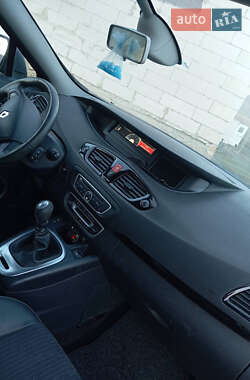 Минивэн Renault Grand Scenic 2011 в 