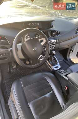 Минивэн Renault Grand Scenic 2012 в 