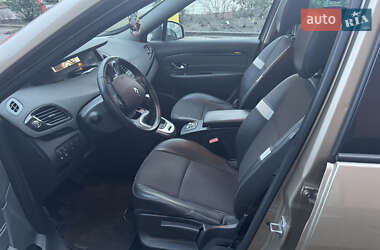 Минивэн Renault Grand Scenic 2016 в 