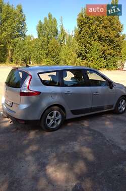 Минивэн Renault Grand Scenic 2012 в 