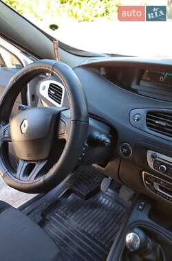 Минивэн Renault Grand Scenic 2012 в 