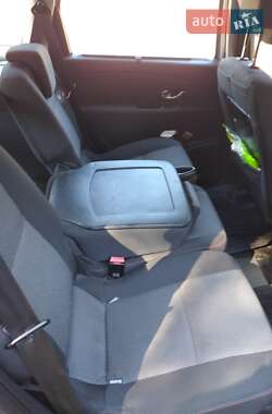 Минивэн Renault Grand Scenic 2012 в 