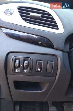 Минивэн Renault Grand Scenic 2012 в 