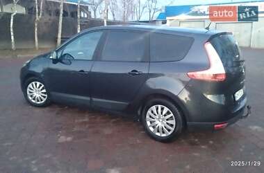 Минивэн Renault Grand Scenic 2010 в 