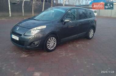 Минивэн Renault Grand Scenic 2010 в 