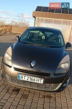 Минивэн Renault Grand Scenic 2011 в Отынии