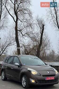 Минивэн Renault Grand Scenic 2011 в 