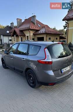 Минивэн Renault Grand Scenic 2009 в 
