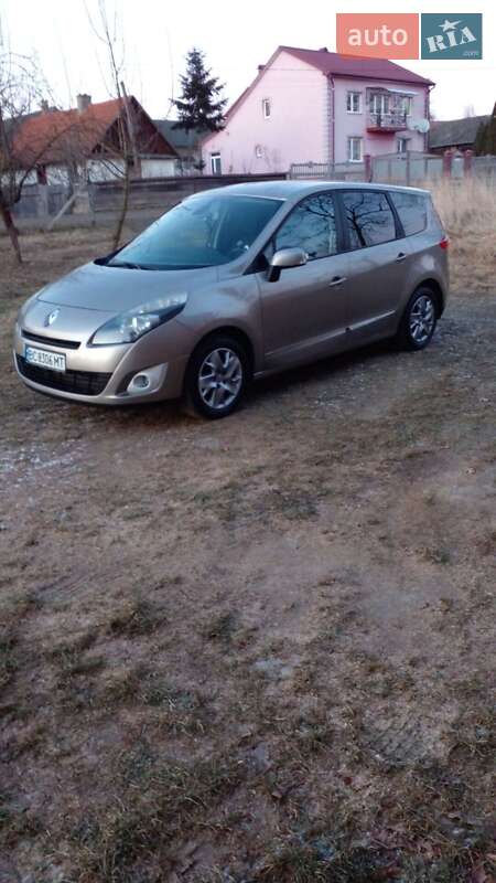 Минивэн Renault Grand Scenic 2011 в 