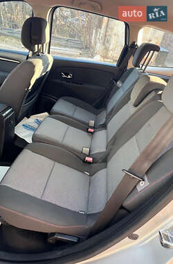 Минивэн Renault Grand Scenic 2012 в 