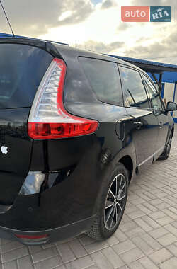 Минивэн Renault Grand Scenic 2012 в 