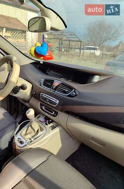 Минивэн Renault Grand Scenic 2011 в 
