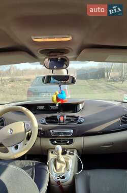 Минивэн Renault Grand Scenic 2011 в 