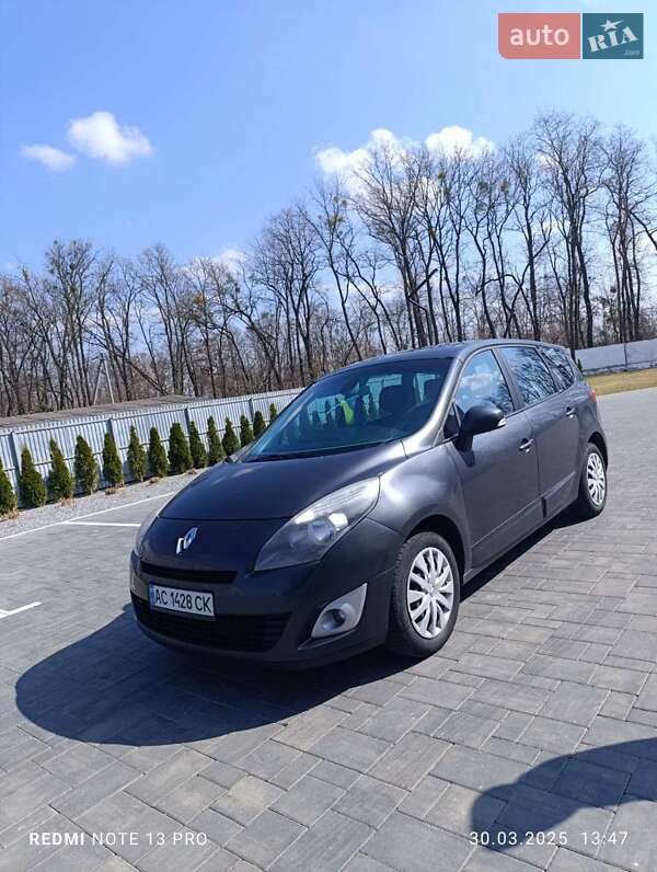 Минивэн Renault Grand Scenic 2010 в 