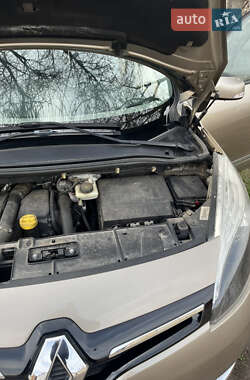 Минивэн Renault Grand Scenic 2013 в 