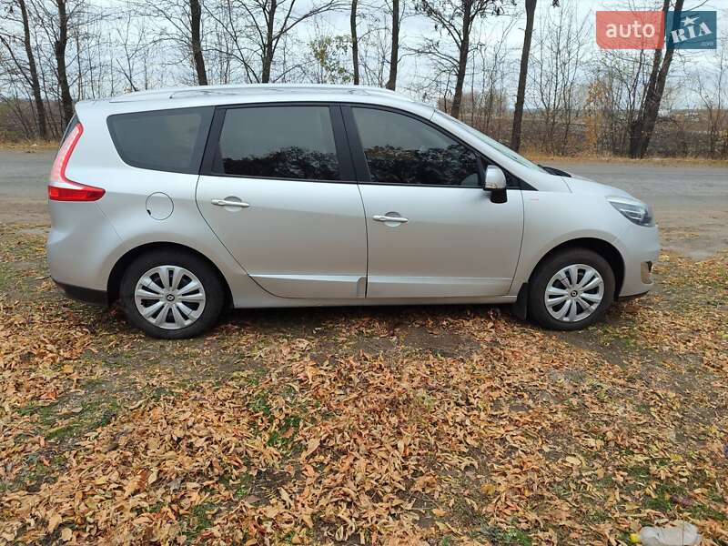 Мінівен Renault Grand Scenic 2013 в 