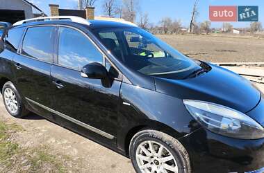 Минивэн Renault Grand Scenic 2013 в 