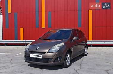 Минивэн Renault Grand Scenic 2010 в 