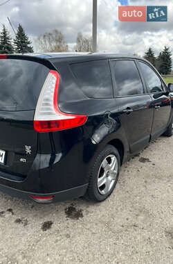Минивэн Renault Grand Scenic 2012 в 