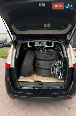 Минивэн Renault Grand Scenic 2012 в 