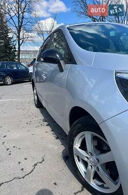 Минивэн Renault Grand Scenic 2013 в 