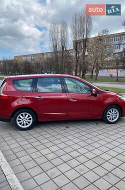 Минивэн Renault Grand Scenic 2010 в 