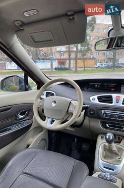Минивэн Renault Grand Scenic 2010 в 