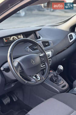 Минивэн Renault Grand Scenic 2013 в 