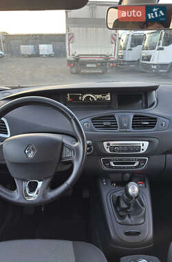 Минивэн Renault Grand Scenic 2013 в 