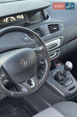 Минивэн Renault Grand Scenic 2013 в 