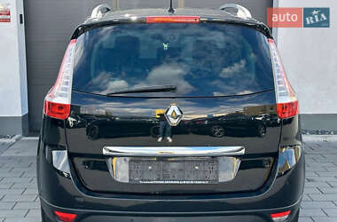 Минивэн Renault Grand Scenic 2015 в 
