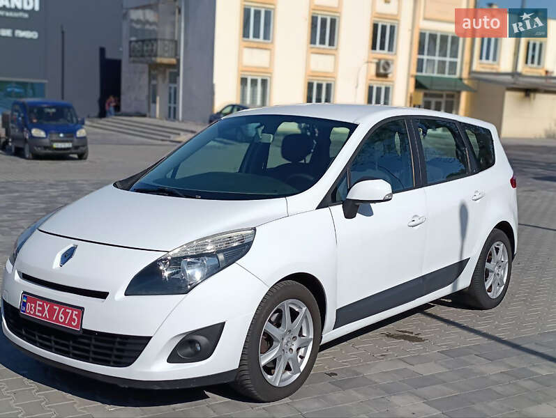 Минивэн Renault Grand Scenic 2011 в 