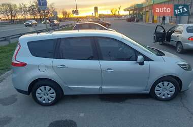 Минивэн Renault Grand Scenic 2015 в 